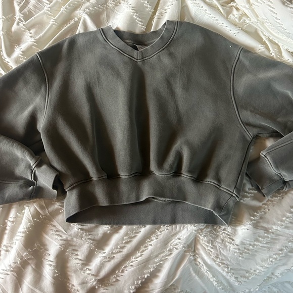 Green Crewneck, size medium - Picture 1 of 1